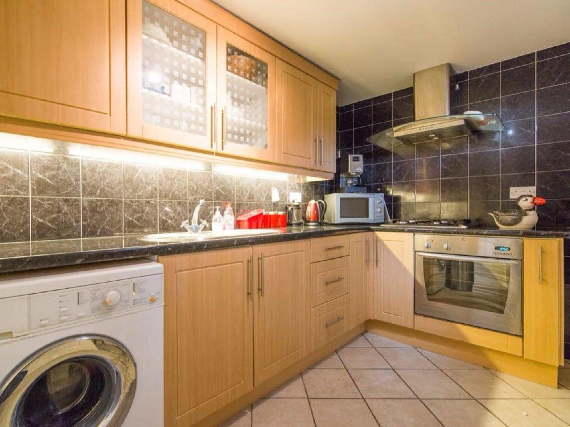 מלון אלטרינצ'אם Ayuda House מראה חיצוני תמונה